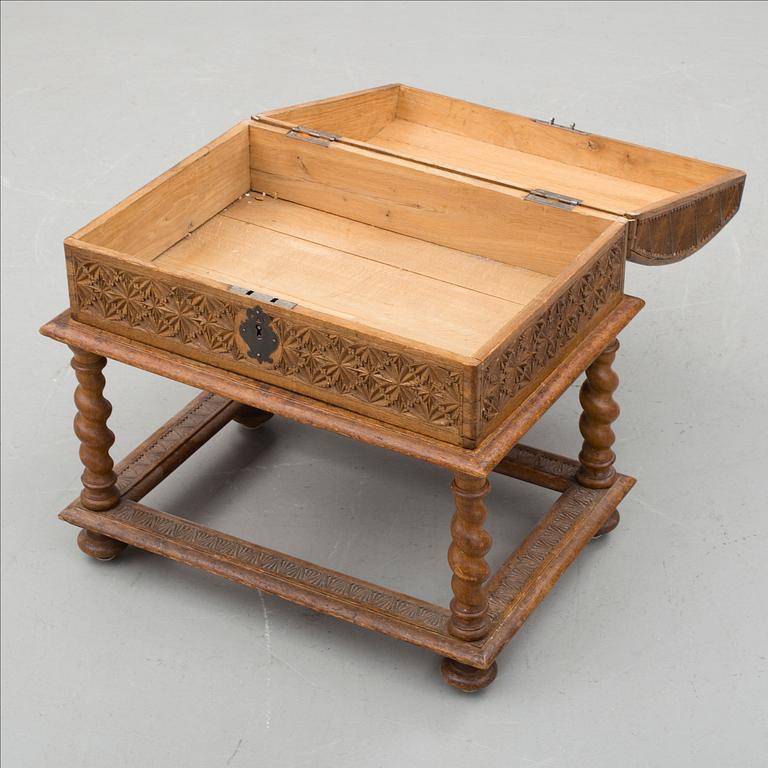 SKRIN på underrede, barockstil, 1900-tal.