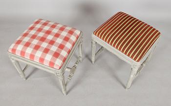 TABURETTER, 1 par, gustaviansk stil, 1900-talets andra hälft.