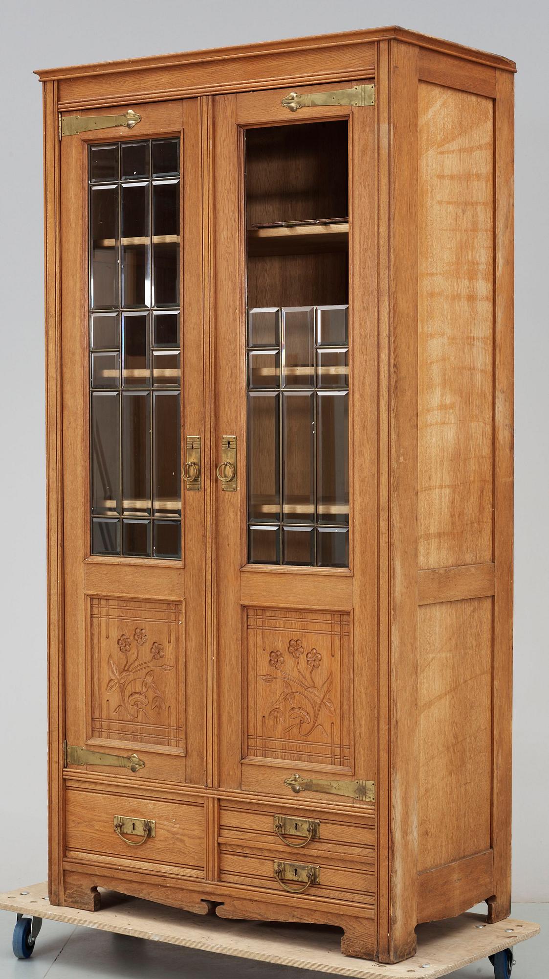 BOKSKÅP, jugend, 1900-talets början.