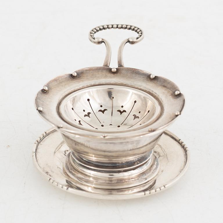 Tea strainer with bowl, sterling silver, Georg Jensen, Copenhagen 1933-1944+tray, silver, Jörgen Jensen, Stockholm 1924.