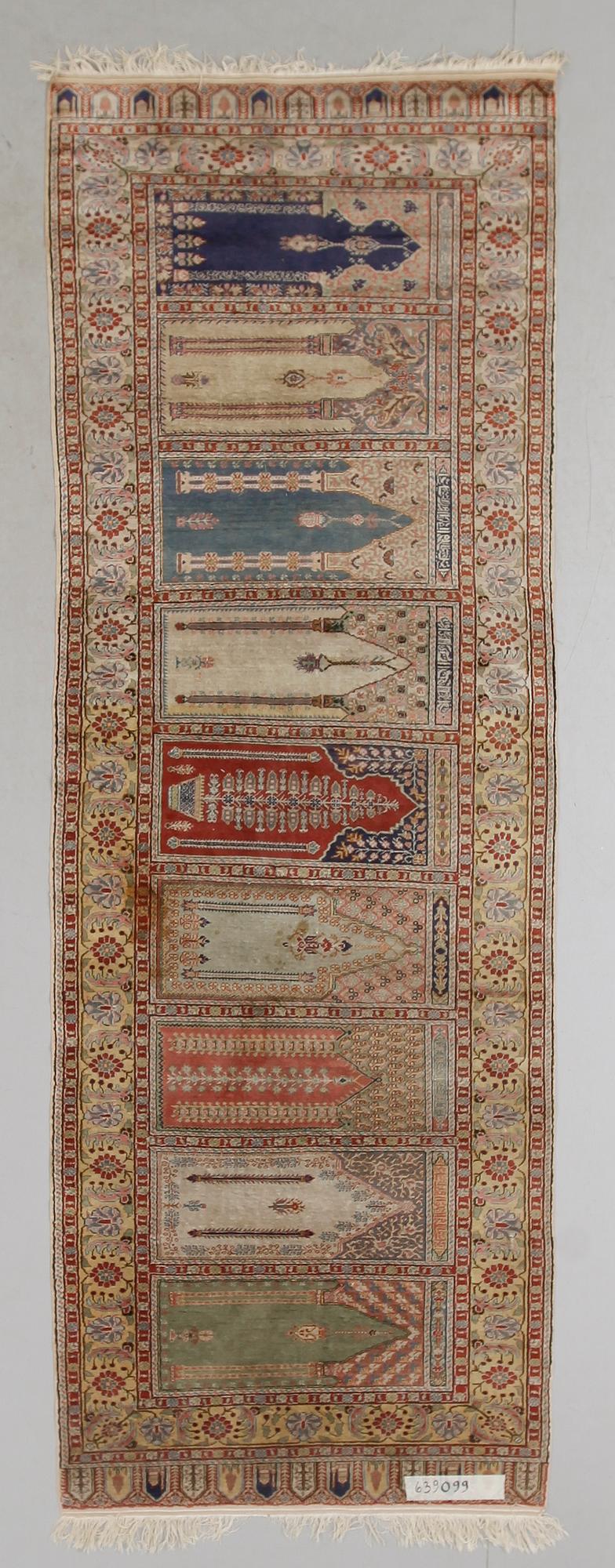 MATTA, orientalisk. Ca 285 x 102 cm.