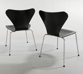 STOLAR, ett par, "Sjuan", Arne Jacobsen, 1988.