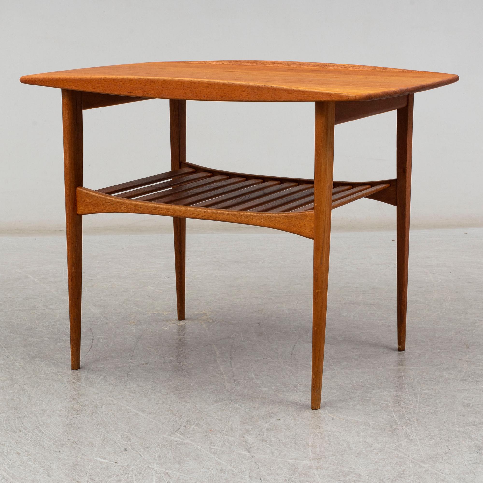 TOVE & EDVARD KINDT LARSEN, a coffee table, model nr 510. France & Søn, Denmark, 1950s.