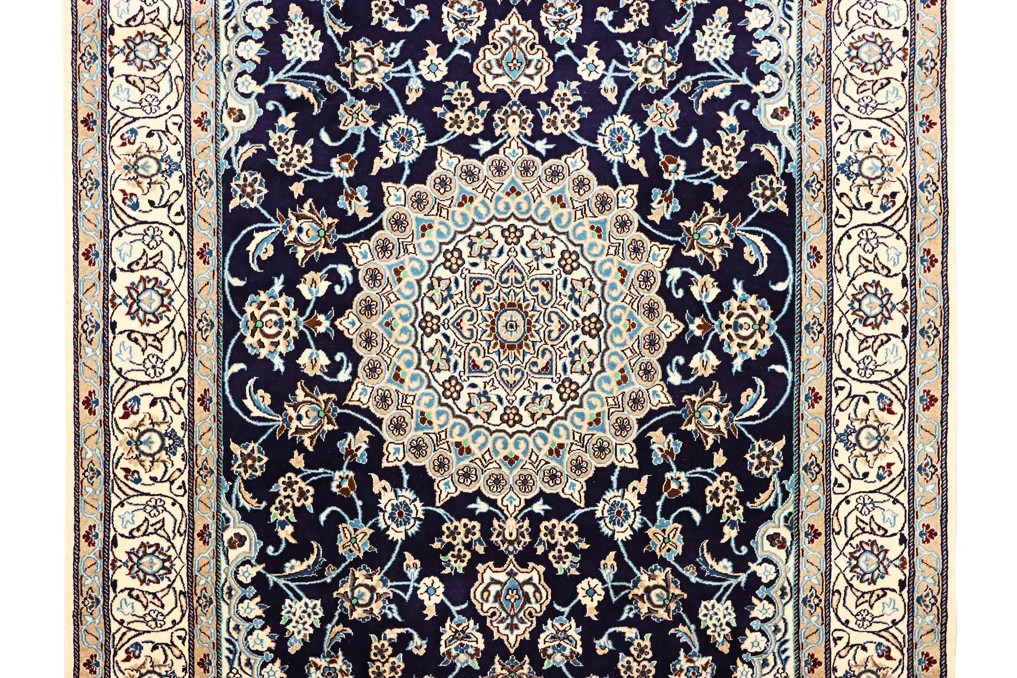 Matta, Nain, 9 LA, part silk, ca 297 x 194 cm.