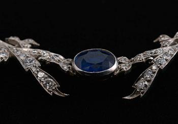 A NECKLACE, 8/8 cut diamonds c. 0.90 ct. Sapphires c. 5.00 ct. Platinum. H. Grün Helsinki 1938. Weight 12,2 g.