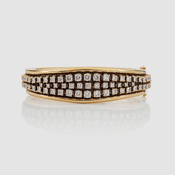 A brilliant-cut diamond bracelet. Total carat weight circa 6.50 cts.