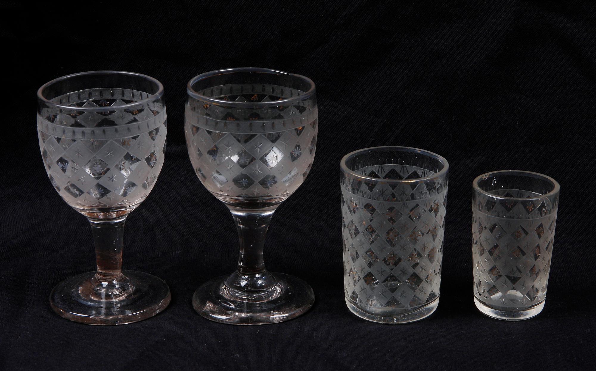 GLAS, 4 st, empire, tidigt 1800-tal. Troligen Casimirsborgs glasbruk.
