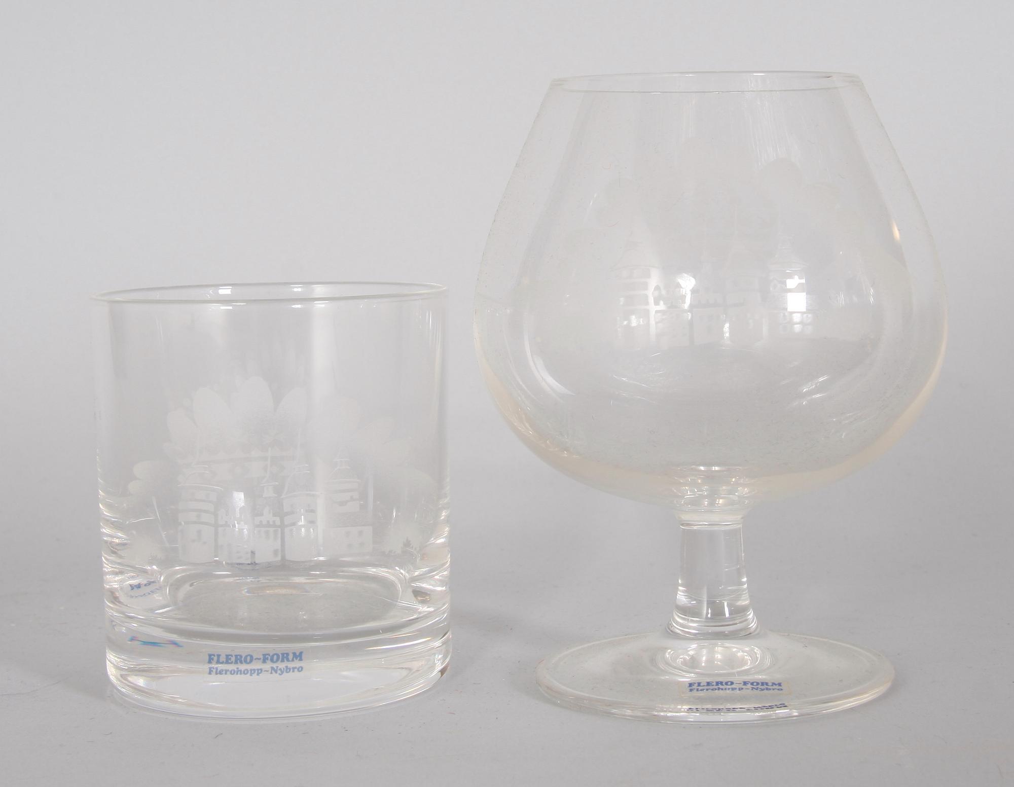 GLASSERVIS, 71 delar. Jens Leek, Kosta Boda.