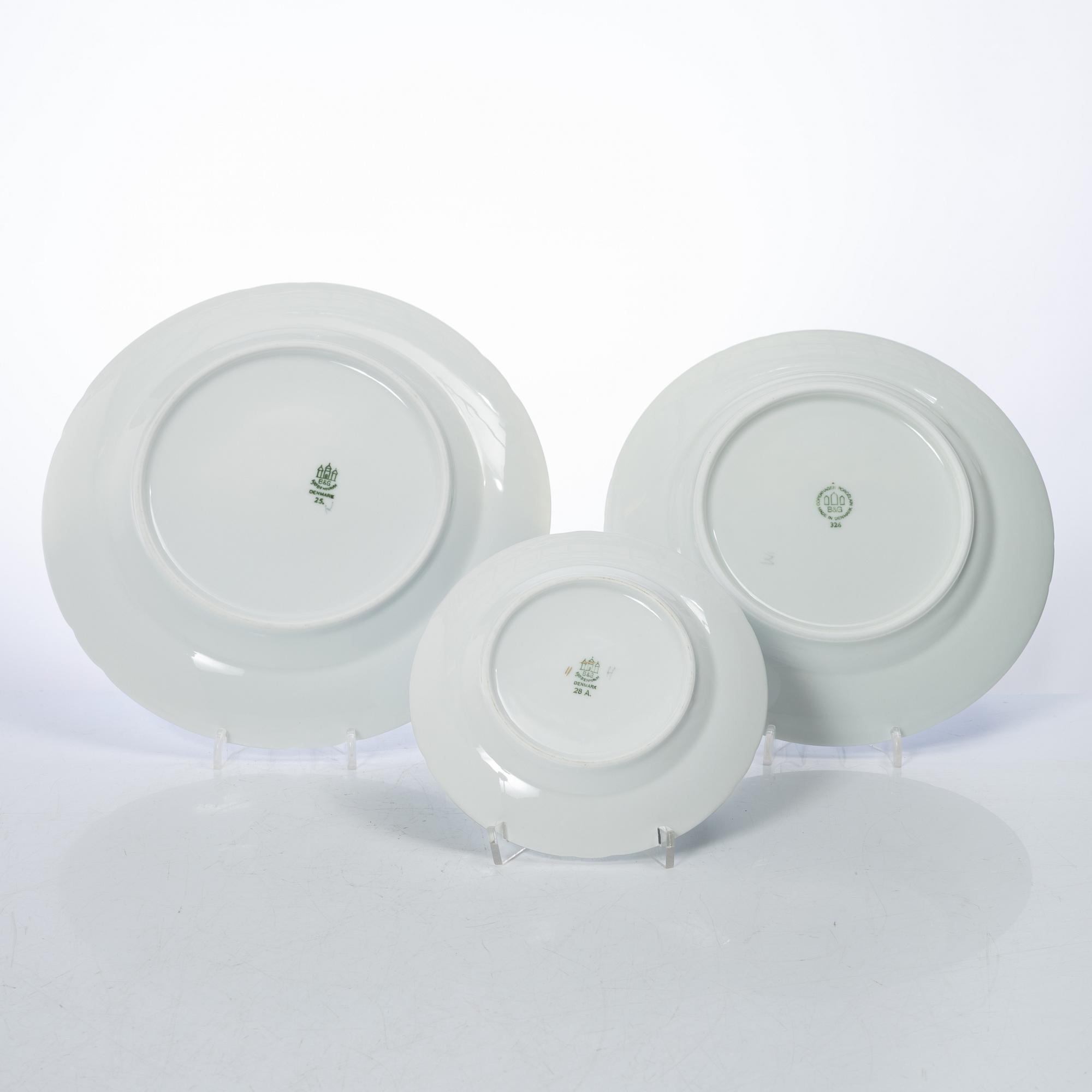 A 62 piece "Måsen" service, Bing & Grøndahl.