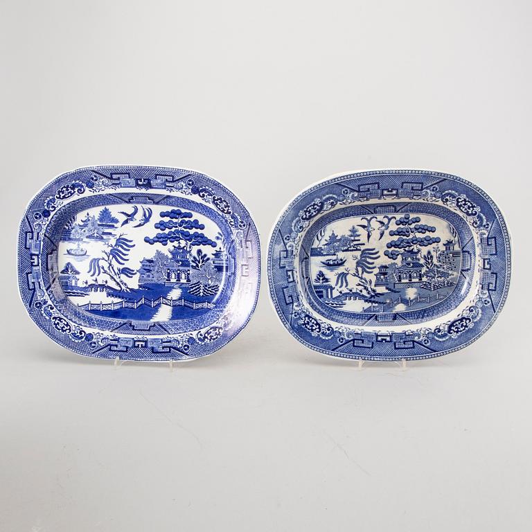 UPPLÄGGNINGSFAT, flintgods bl.a. Stafford-shire, 10 delar, 1900-tal.
