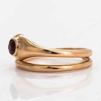 Leevi Nygren, an 18K gold ring with a garnet. Kalevala Koru, Helsinki 1953.