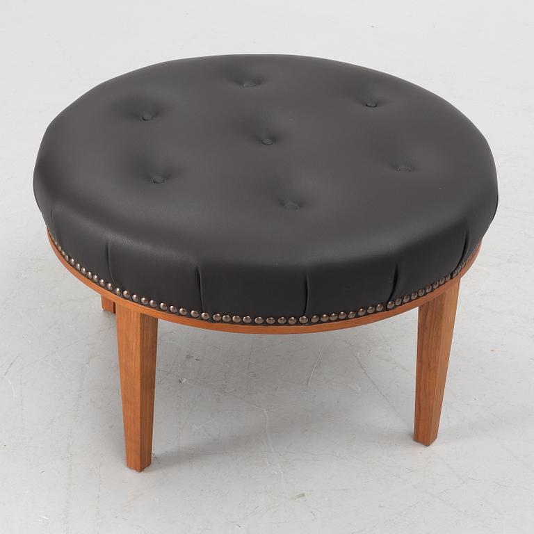 Josef Frank, a model B 647 ottoman, Firma Svenskt Tenn.