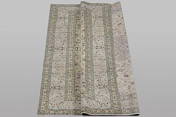 A carpet, Kashan, ca 353 x 247 cm.