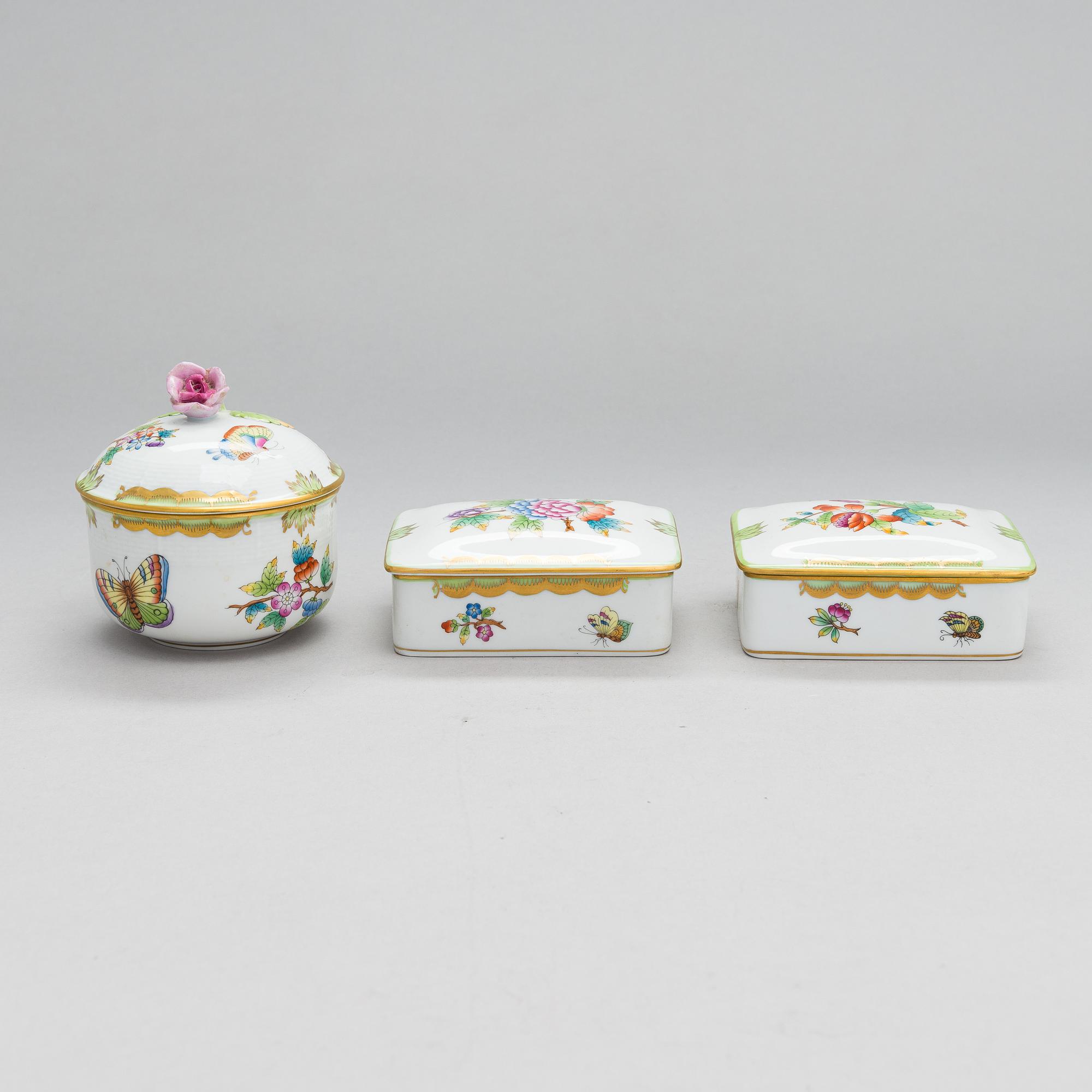 A Herend Queen Victoria VBO porcelain coffee set and two trinket boxes, totally 19 pieces, Hungary.