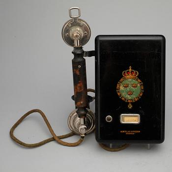 VÄGGTELEFONER, 2 st, "Rikstelefon", L.M Ericsson, Stockholm, 1900-talets början.