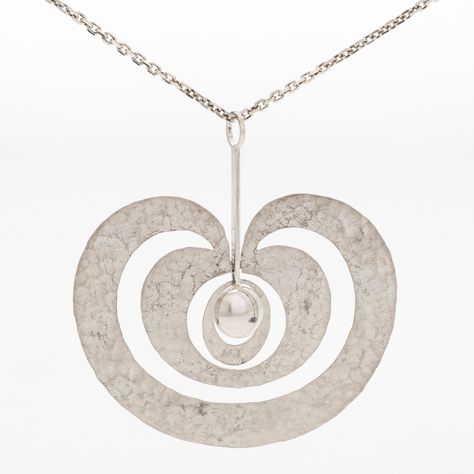 Tapio Wirkkala, kaulakoru, "Omena", hopeaa, Kultakeskus 1975.