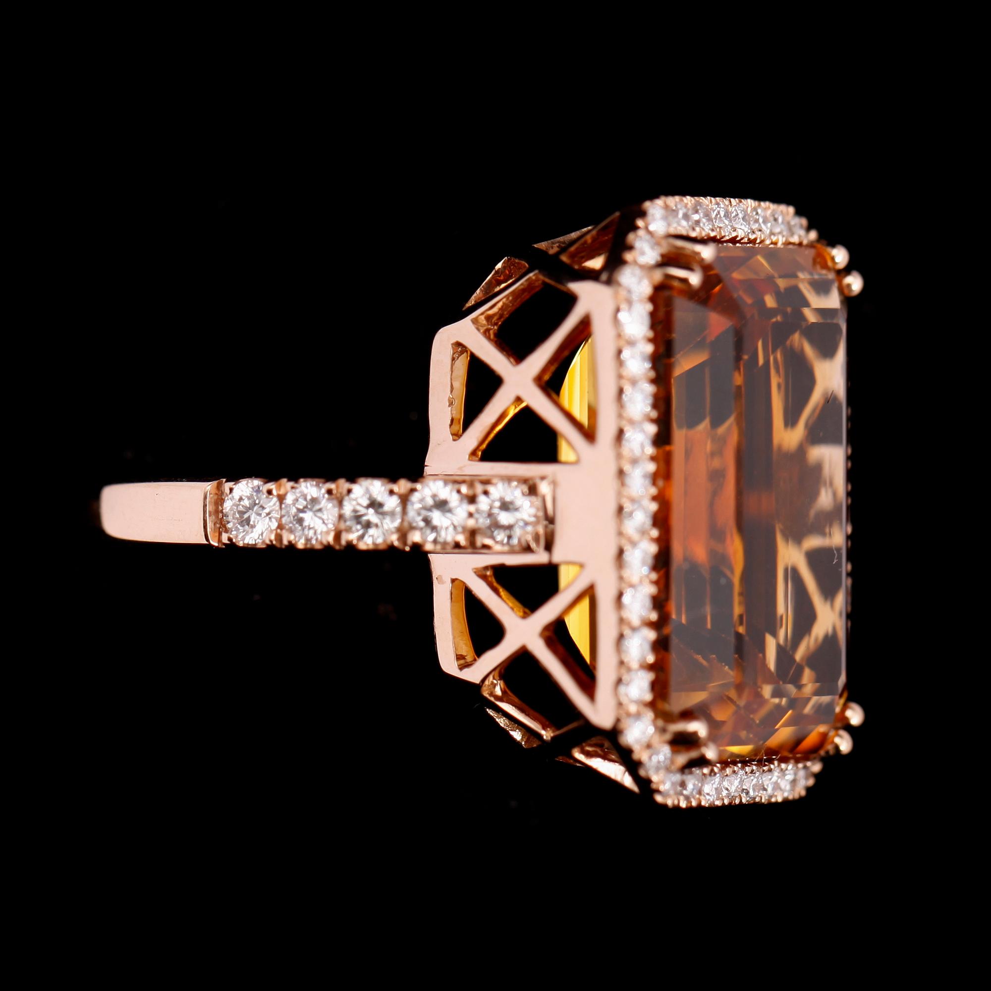 RING, 18 k roséguld, stor fasetterad citrin ca 15.75 ct samt briljantslipade diamanter tot ca 0.90 ct.