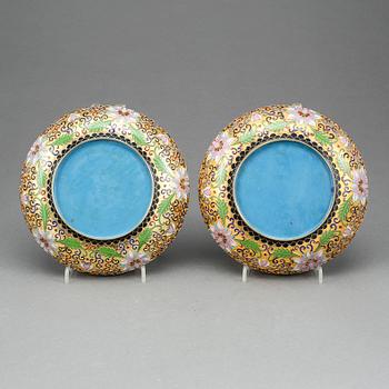 SKÅLAR, ett par, cloisonne, Kina, 1900-talets andra hälft.