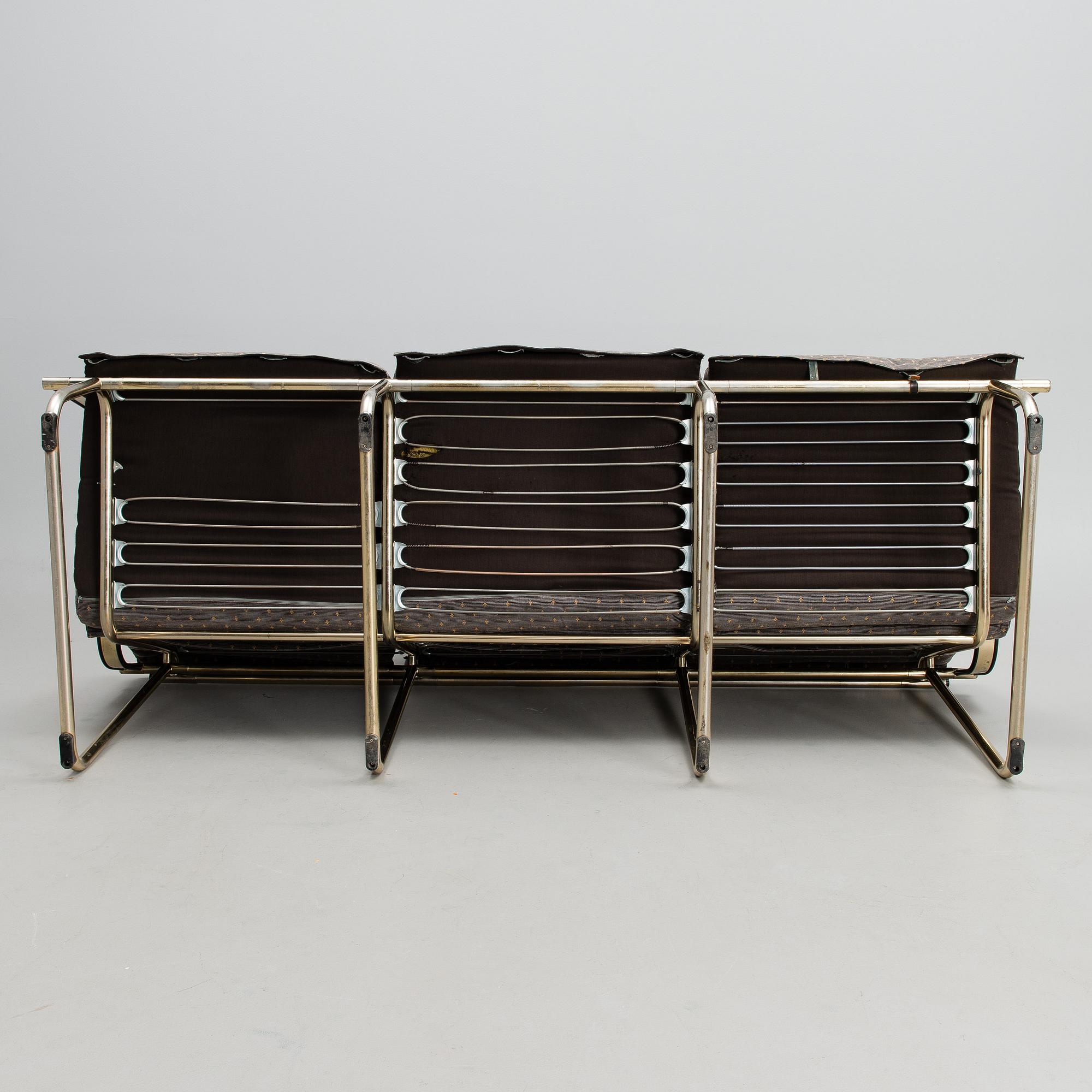 A 1980s 3 piece sofa suite 'Remmi' for Avarte.