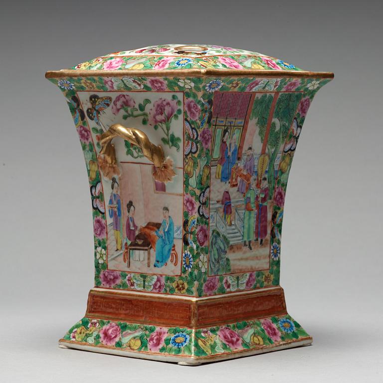TULPANVAS, porslin. Kanton, Qingdynastin, 1800-tal.