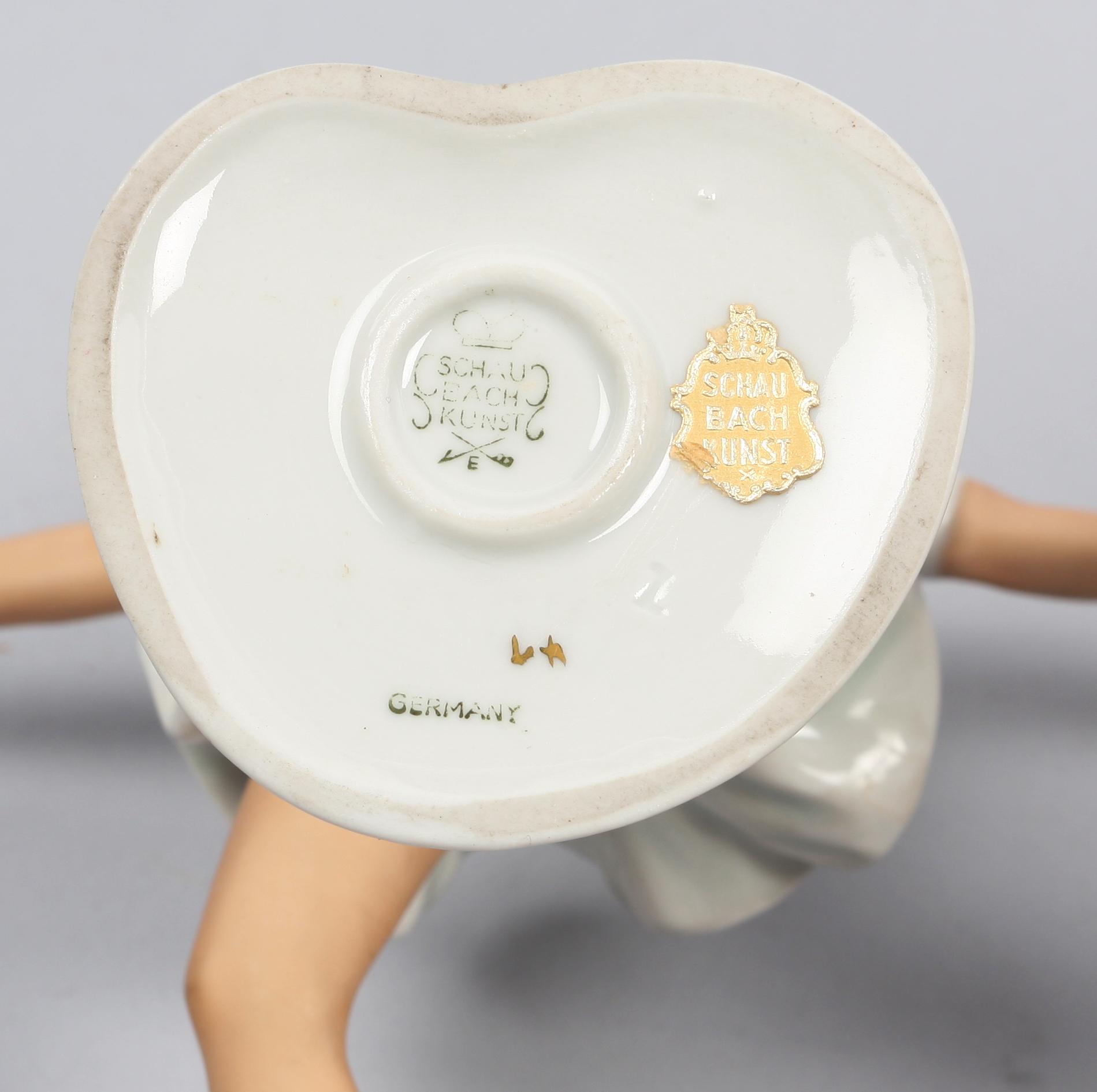 FIGURINER, 2 st. Porslin, bl a Tyskland.