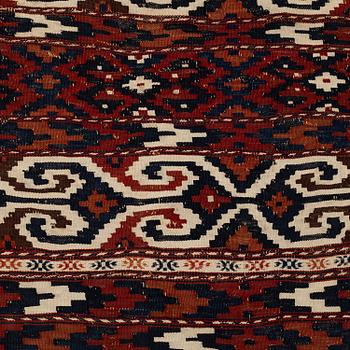 A semi-antique Turkman kilim, circa 189,5  x 96-104 cm.