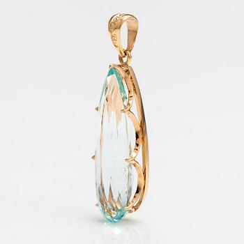 An 18K gold pendant with an aquamarine. Oskar Lindroos, Helsinki 1916.