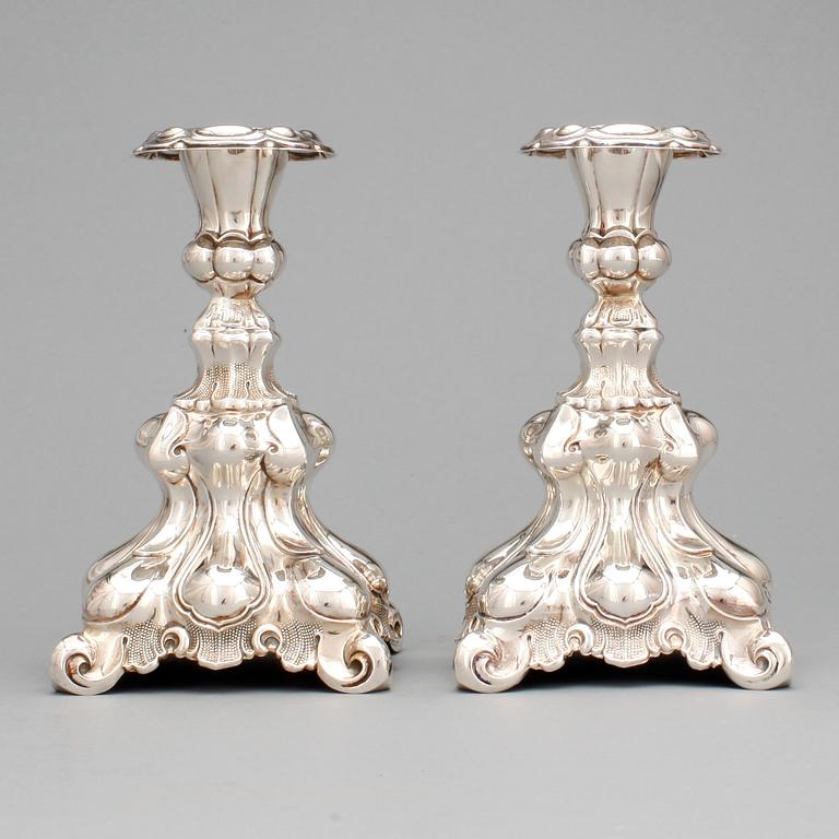 LJUSSTAKAR, ett par. Silver, barockstil, 1900-tal.