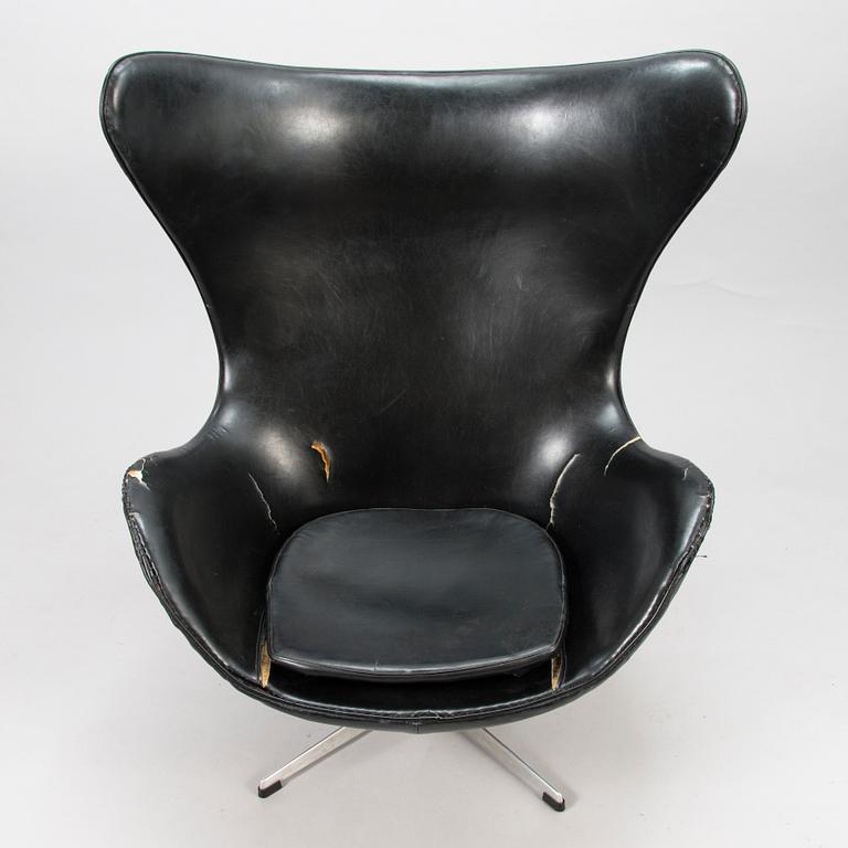 ARNE JACOBSEN, A 1960s arm chair "Egg chair" designed for Fritz Hansen, Denmark.