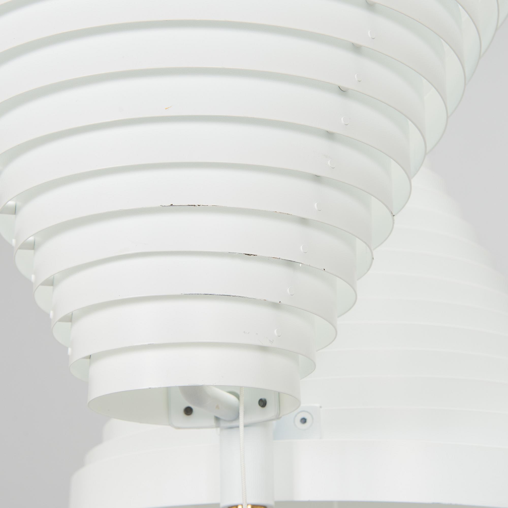 Alvar Aalto, lattiavalaisin, malli A810, Artek, 1900-luvun loppu.