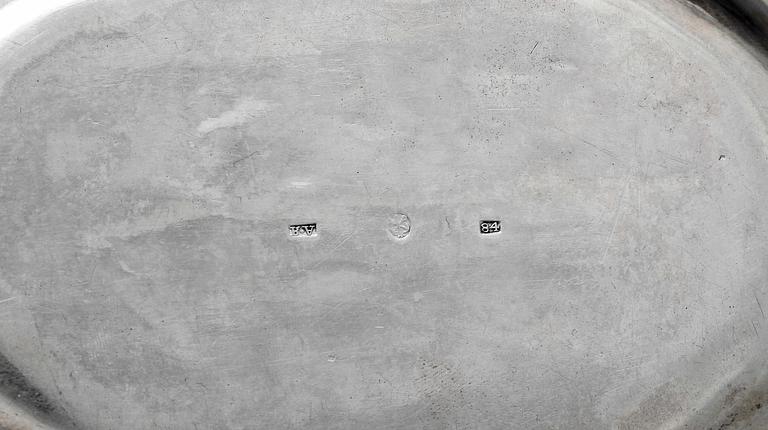 SKÅL samt SALTKAR, silver, Ryssland. Bl a Sankt Petersburg. 1800-tal. Total vikt ca 240 gram.