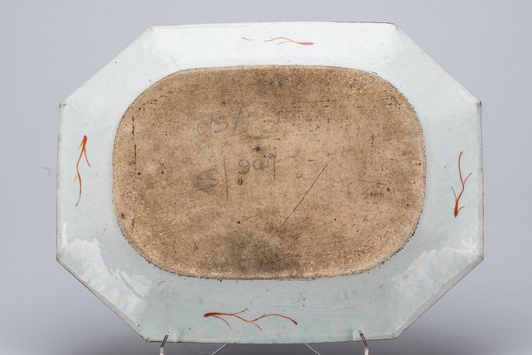 STEKFAT, porslin, Kina, Qianlong 1736-1795.