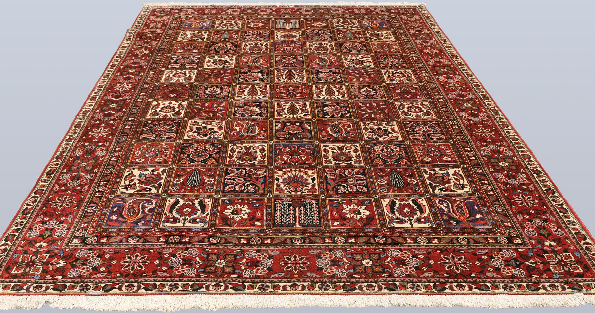 A carpet, Bakhtiari, approx. 308 x 210 cm.