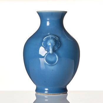 A clair-de-lune-vase, late Qing dynasty/early 20th century.
