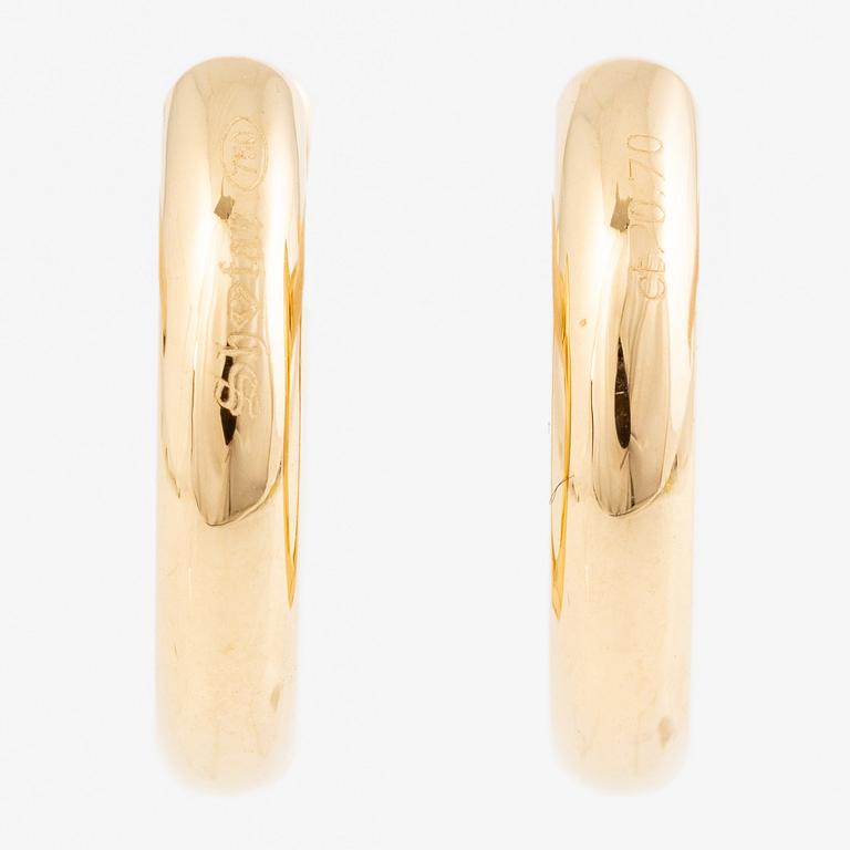 Hoop earrings, 18K gold with brilliant-cut diamonds.