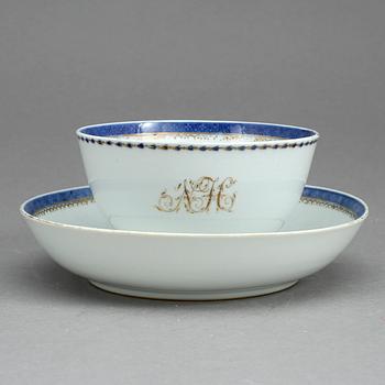 SKÅL samt FAT, med förgyllt monogram NH, Kina, 1700-tal.