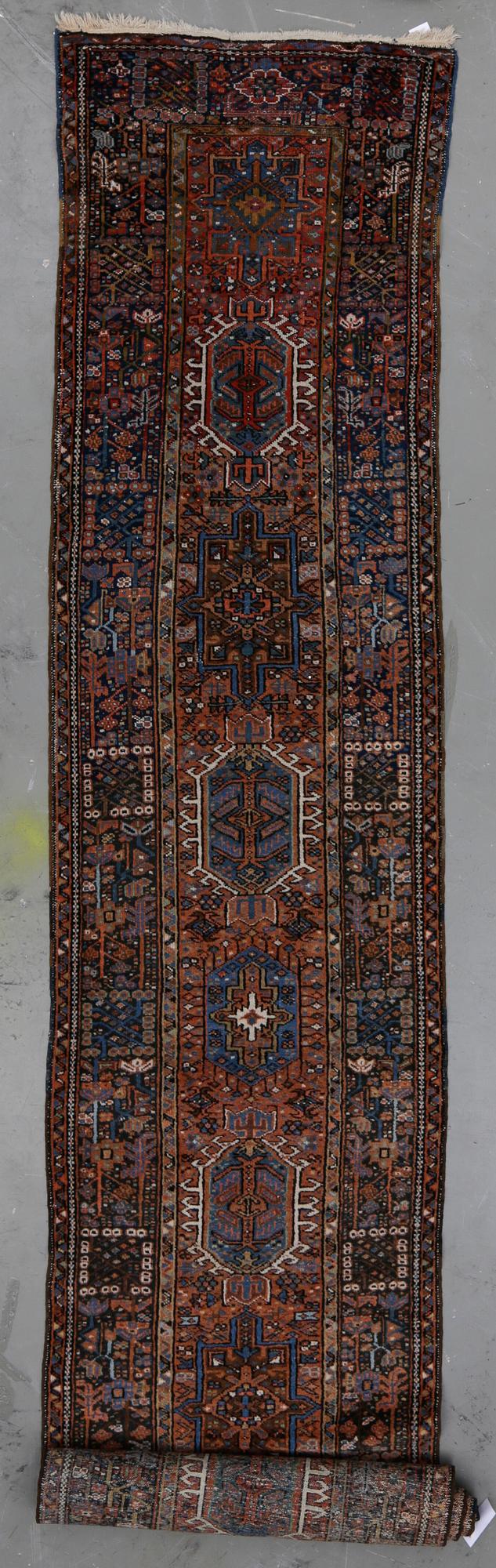 MATTA, galleri, Hamadan. Ca 440 x 96 cm.