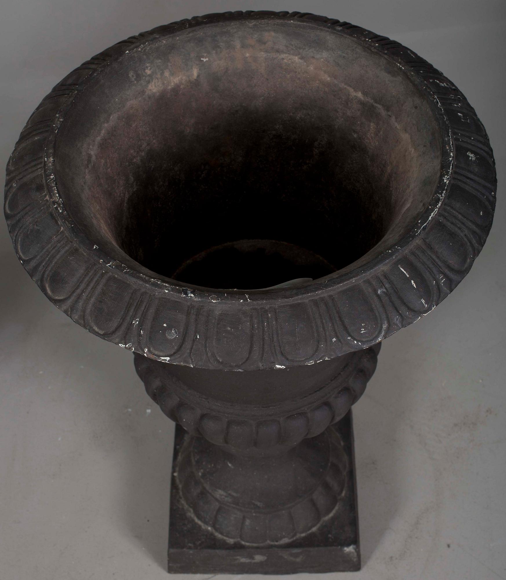 BLOMKRUKOR, ett par, gjutjärn, empirestil, 1900-talets slut.