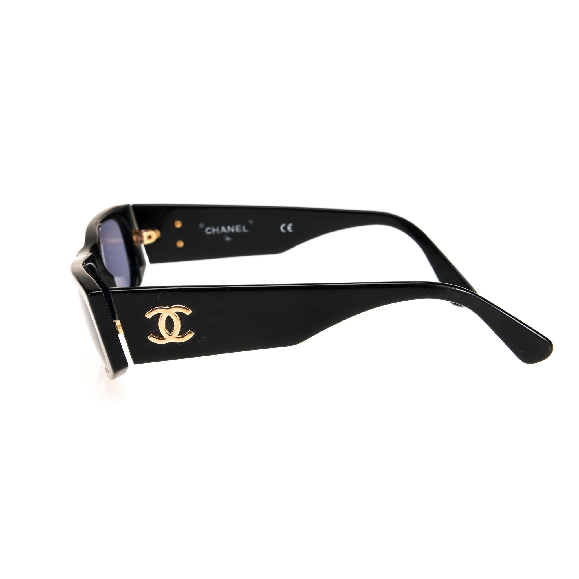 SOLGLASÖGON, Chanel.