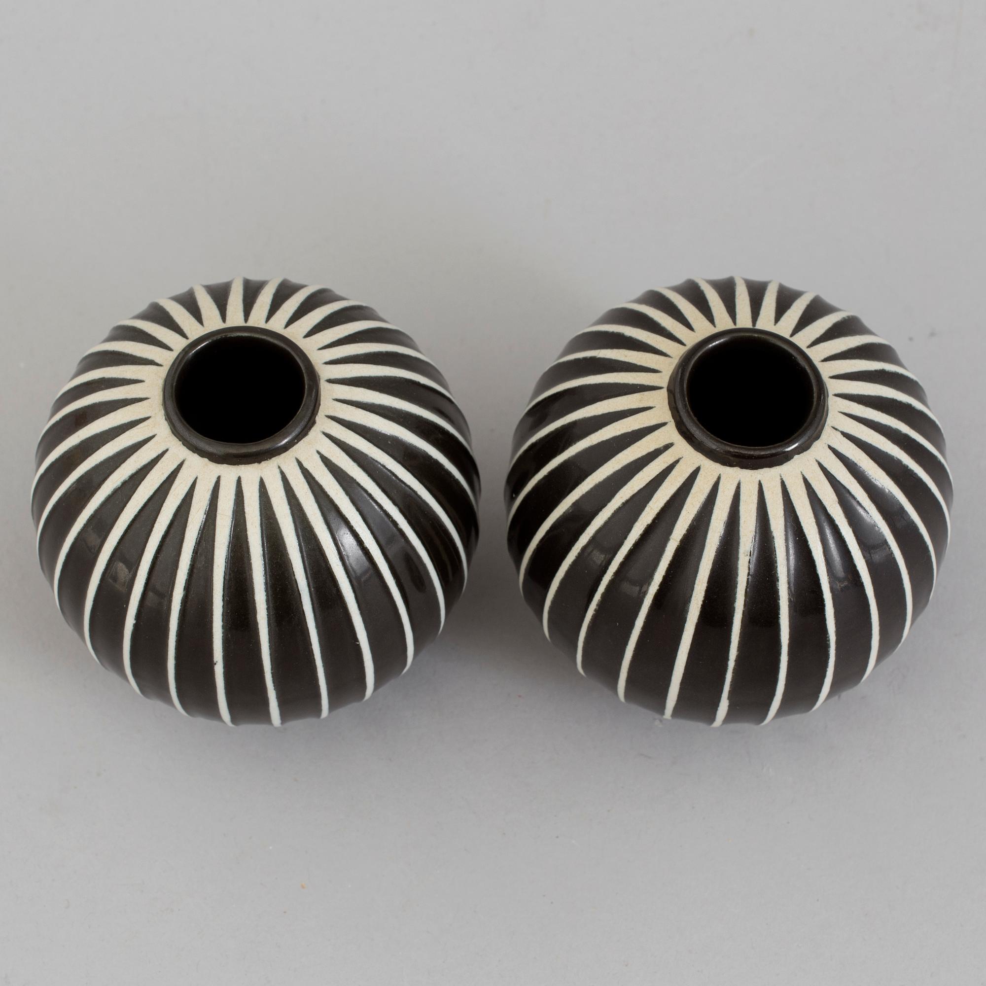 A par of second half of the 20th century 'Domino' vases by Stig Lindberg.