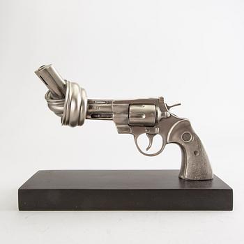 Carl-Fredrik Reuterswärd/ The Non-Violence Project Foundation, a signed and numbered sculpture 55/150 in humanium metal.
