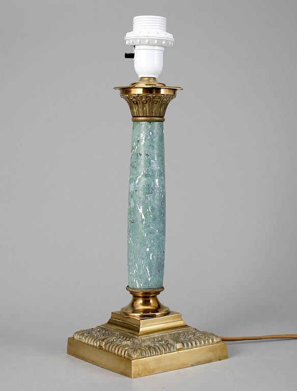 BORDSLAMPA, mässing, marmor, 1910-tal.