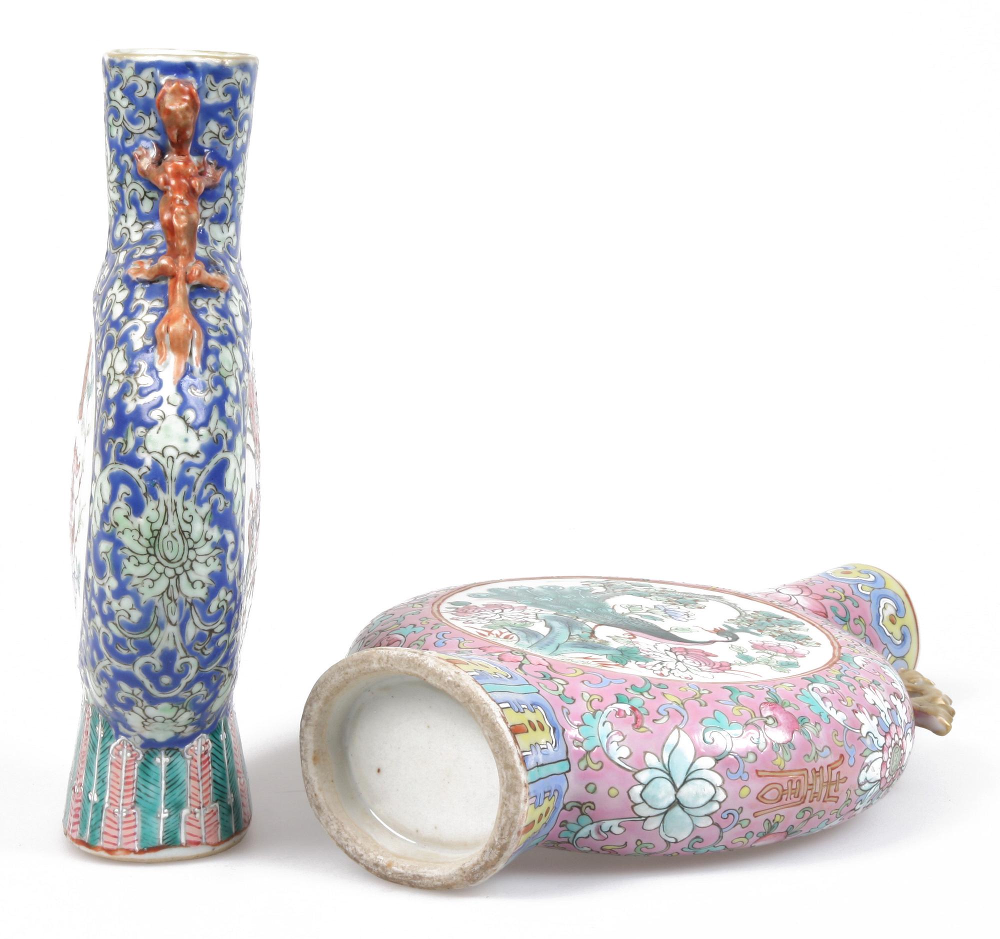 PILGRIMSKRUS, 2 st, porslin, Kina, 1800-tal.
