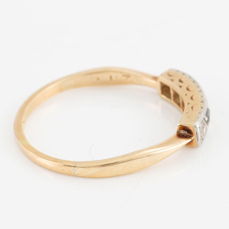 Ring, 18K gold with five old-cut diamonds.