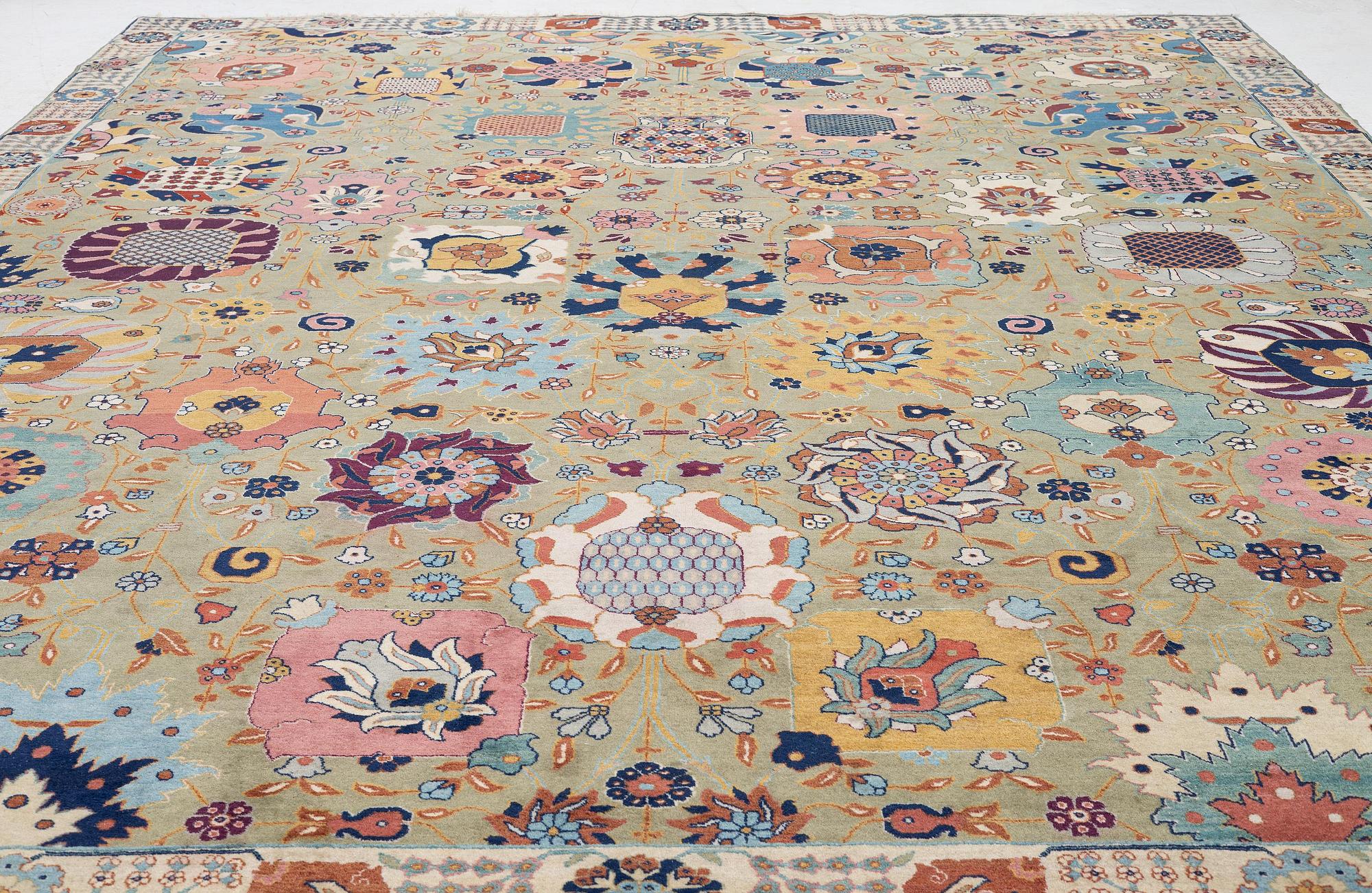 Matta, antik "PETAG" Täbris, Norvästra Iran, signerad, ca 386 x 295 cm.