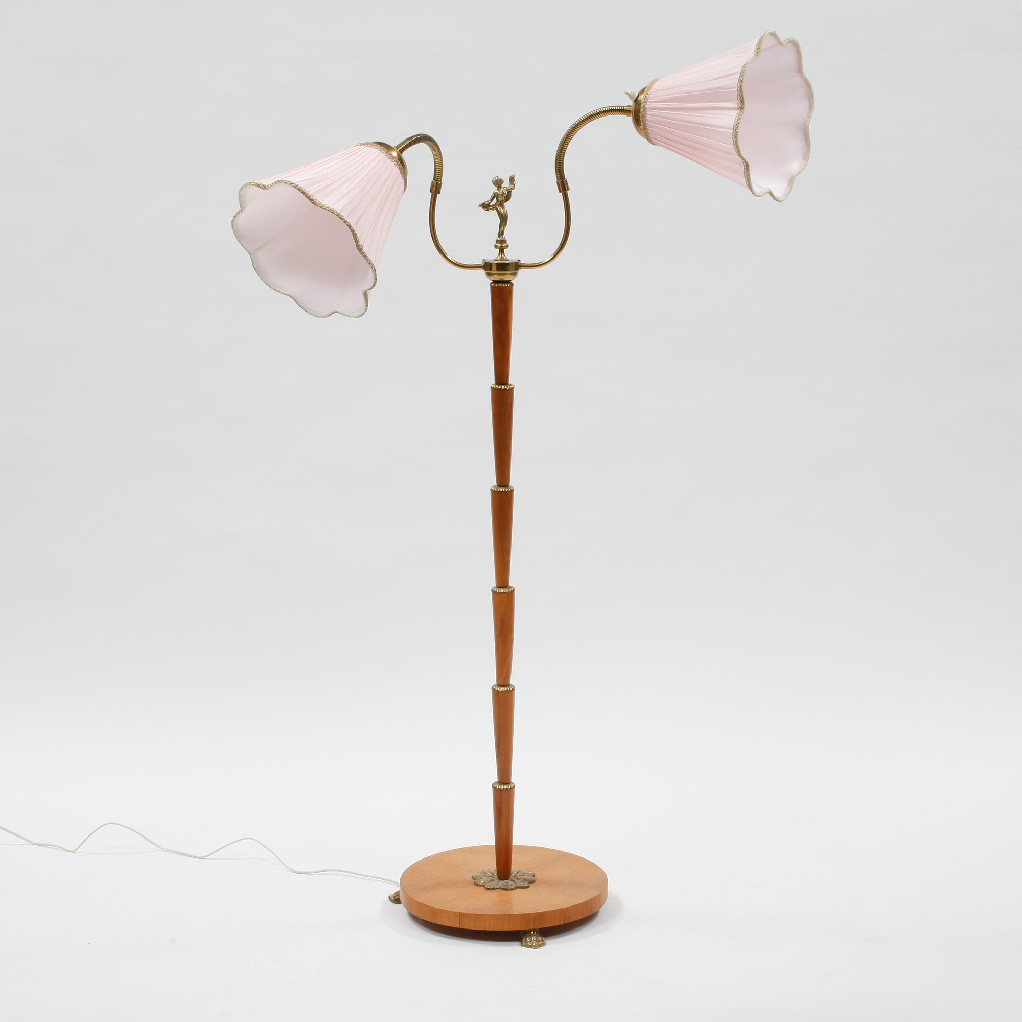 GOLVLAMPA, omkring 1900-talets mitt.