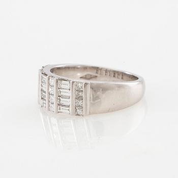 Stephen Foster, Ring platinum with diamonds approx. 1.21 ct total, London.