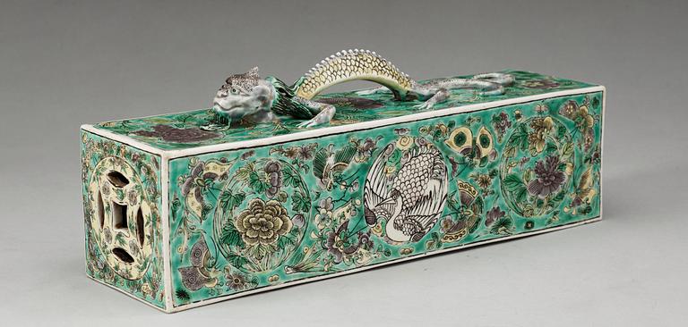 A rare famille verte scroll weight, Qing dynasty (1644-1912).