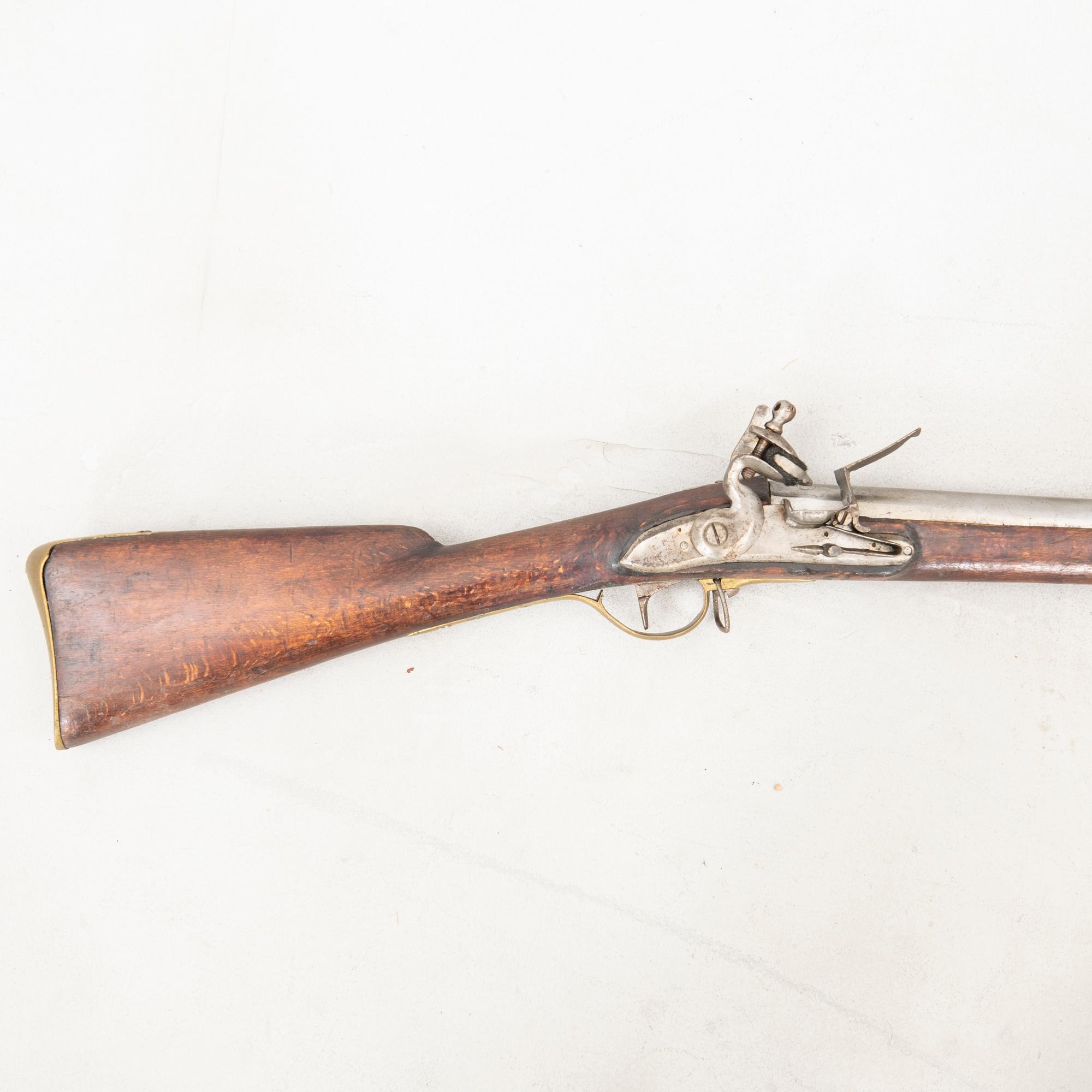 Flintlåsgevär, svenskt, reparationsmodell, tillbakaändrat slaglås.