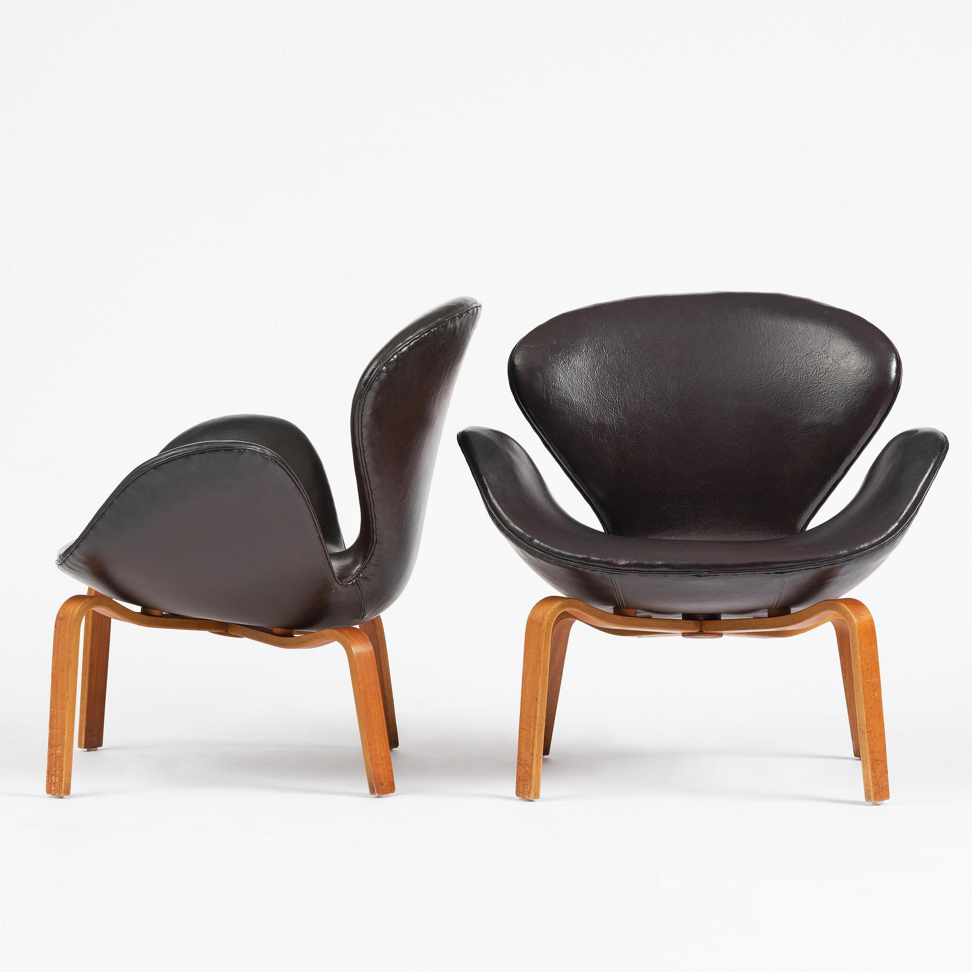 Arne Jacobsen, a pair of "Swan" armchairs, Fritz Hansen, Denmark, 1960s.